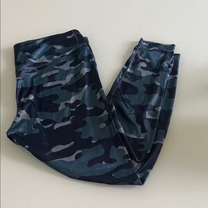 Nike Women's Blue and Black Camo Leggings